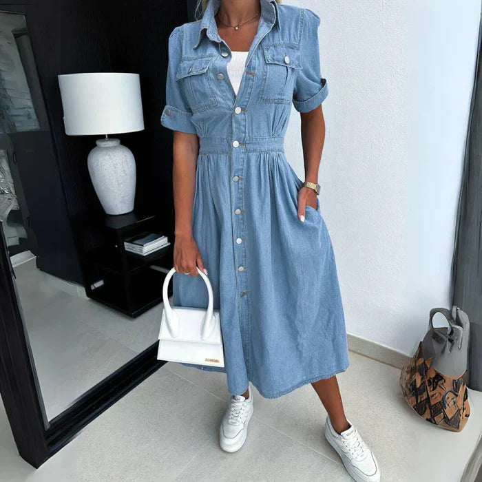 Abito in denim di tendenza per le donne